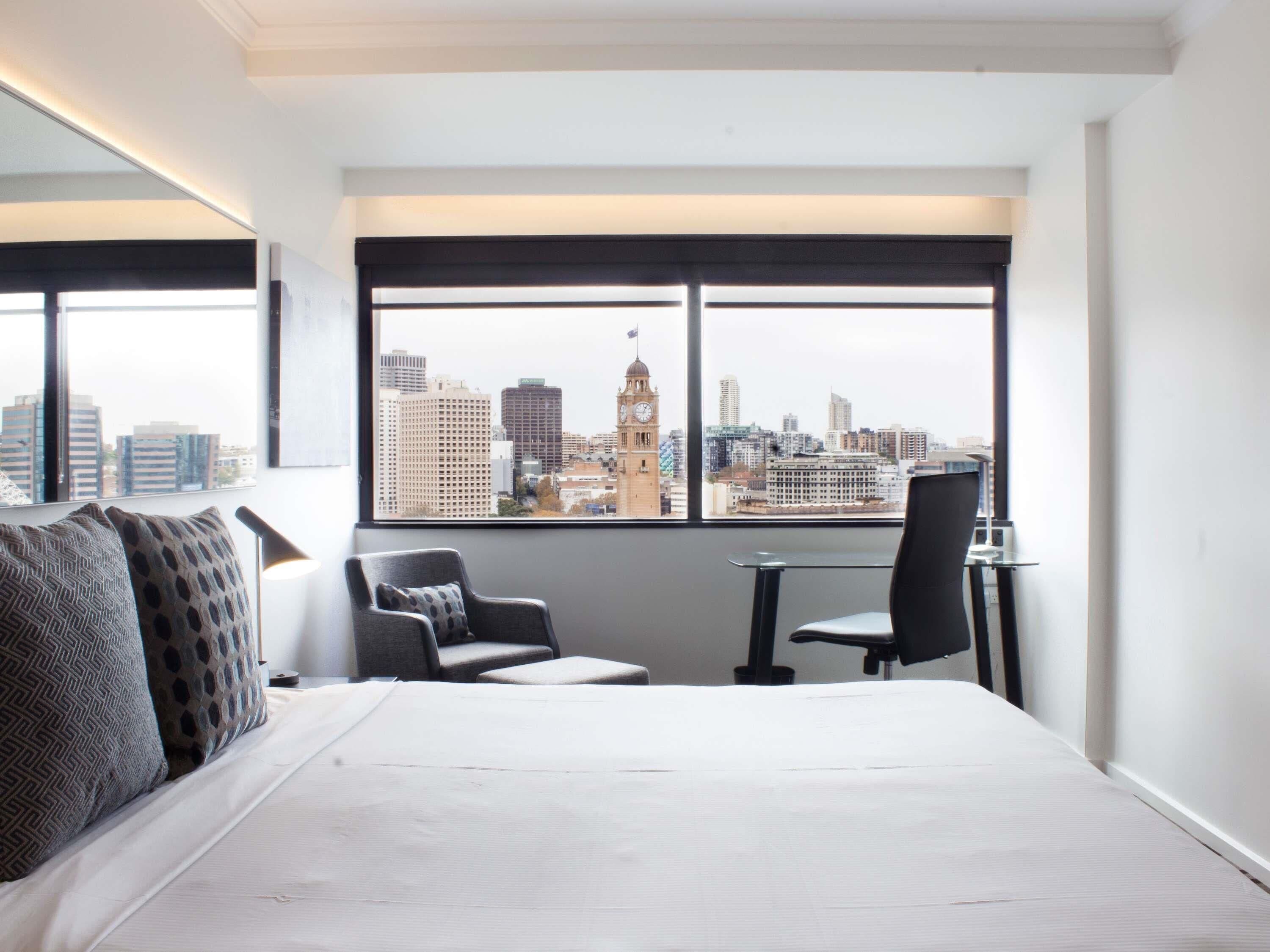 Ropa de cama de alta calidad y minibar 