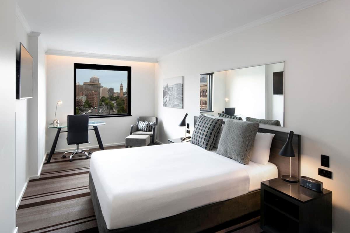 Standard Room, 1 King Bed