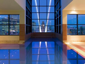Indoor pool, open 6:30 AM to 10:00 PM, sun loungers - Mercure Sydney (Chippendale)