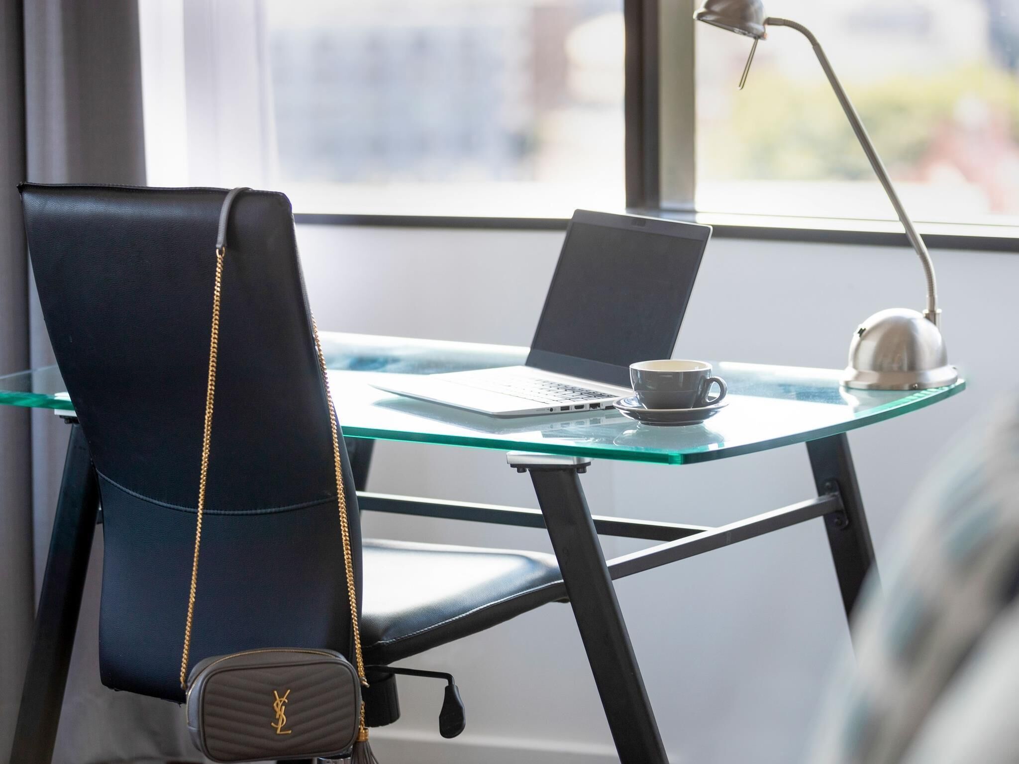 Hochwertige Bettwaren, Minibar, Zimmersafe, Schreibtisch