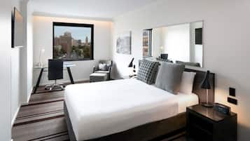 Standard Room, 1 King Bed | Premium bedding, minibar, in-room safe, desk