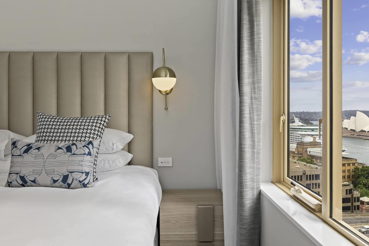 Deluxe Apartment, 1 Bedroom, Harbor View (1 King Bed) | 1 bedroom, minibar, in-room safe, blackout drapes