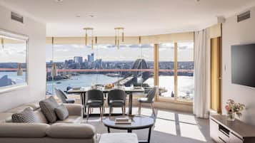 Penthouse, 3 Schlafzimmer, Hafenblick | 1 Schlafzimmer, Minibar, Zimmersafe, Verdunkelungsvorhänge