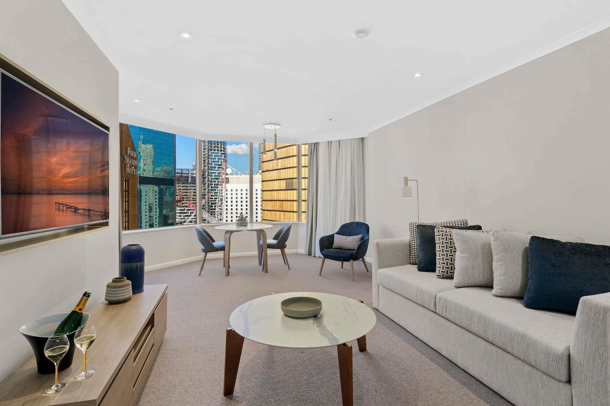 Appartement Premium, 1 chambre, vue ville (1 King Bed) | Minibar, coffres-forts dans les chambres, rideaux occultants