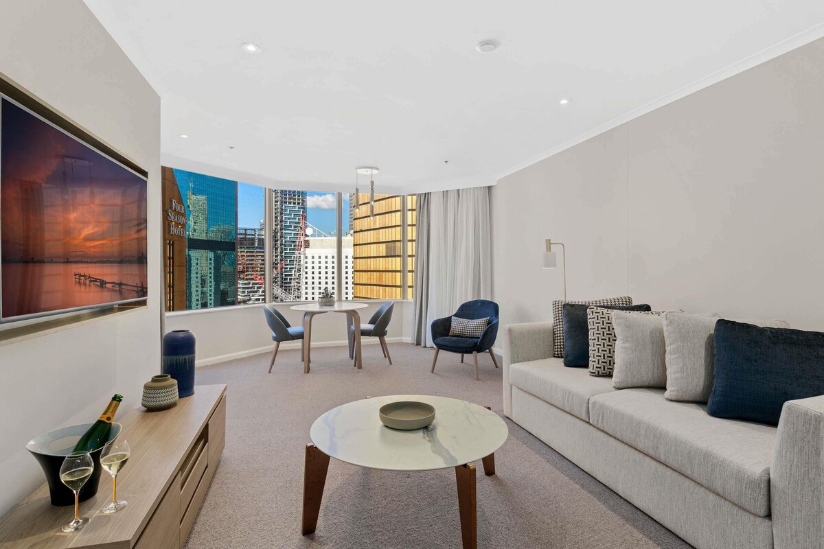 Premium Apartment, 1 Bedroom, City View (1 King Bed) | Minibar, in-room safe, blackout drapes, iron/ironing board