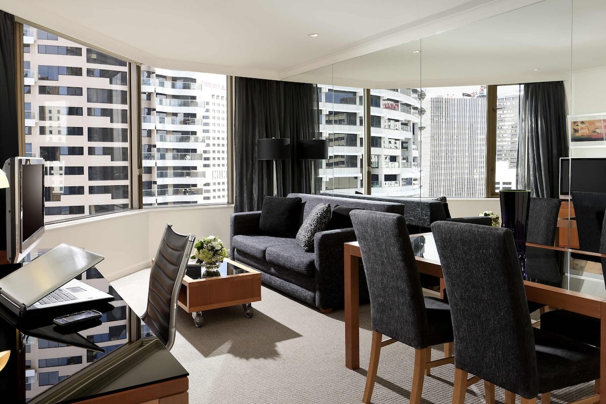 Minibar, coffres-forts dans les chambres, rideaux occultants