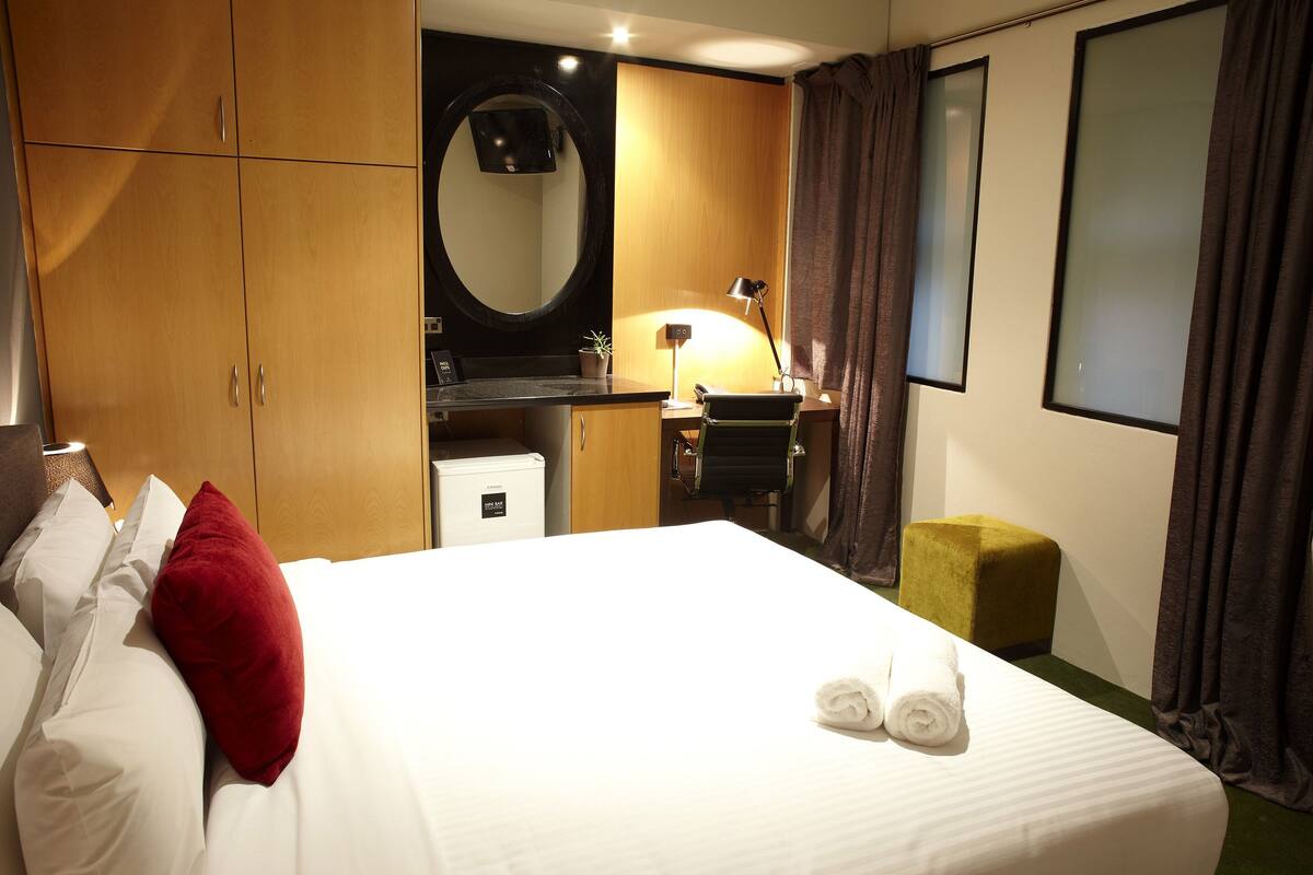 Shoebox | Egyptian cotton sheets, premium bedding, pillowtop beds, in-room safe