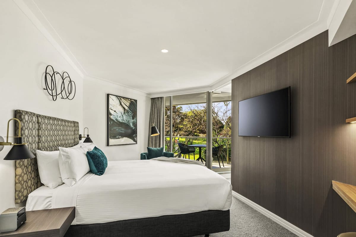 1 bedroom, premium bedding, minibar, in-room safe