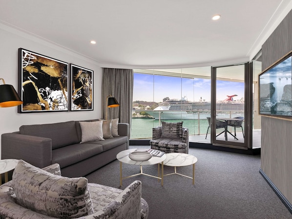 1 bedroom, premium bedding, minibar, in-room safe