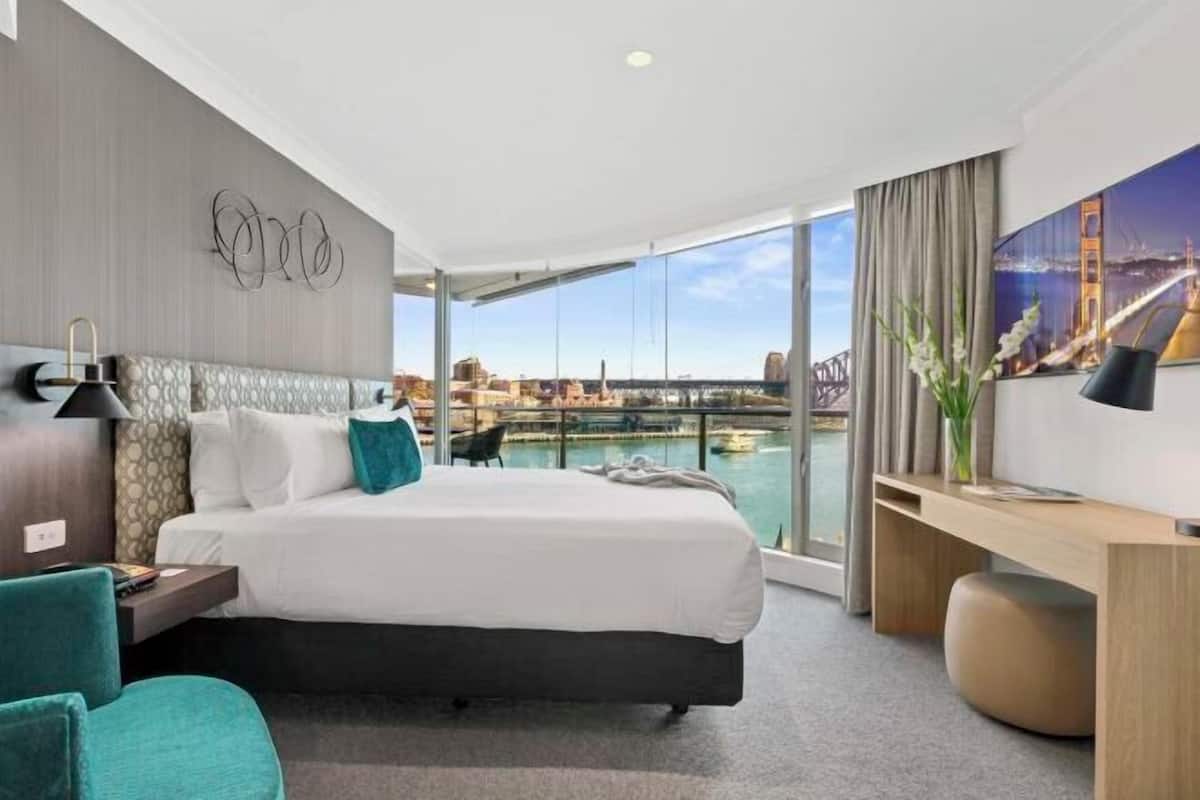 1 bedroom, premium bedding, minibar, in-room safe
