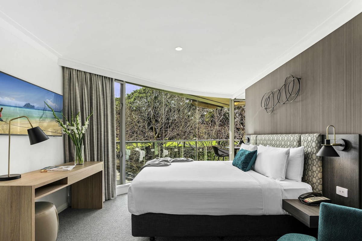 Departamento Deluxe, 2 camas matrimoniales, vista al jardín | 1 habitación, ropa de cama de alta calidad y minibar