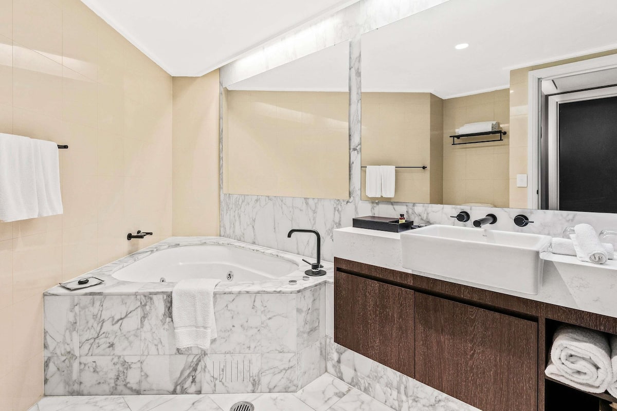 1 bedroom, premium bedding, minibar, in-room safe