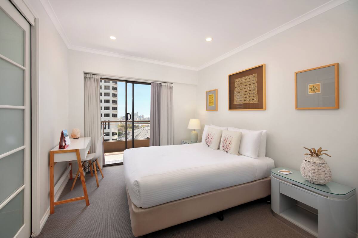 Apartamento ejecutivo, 3 habitaciones | Minibar, caja fuerte, escritorio y espacio para trabajar con un portátil