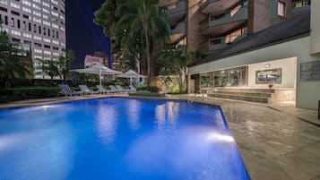 Outdoor pool, pool umbrellas