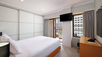 One Bedroom Apartment | Minibar, in-room safe, desk, laptop workspace