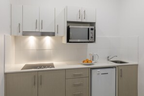 Studio Apartment | Private kitchen | Fridge, microwave, electric kettle