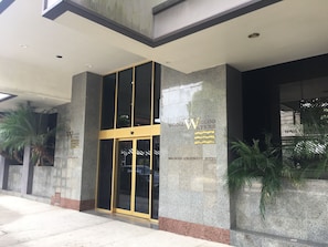 Front of property - Nesuto Woolloomooloo Sydney Apartments (Woolloomooloo)