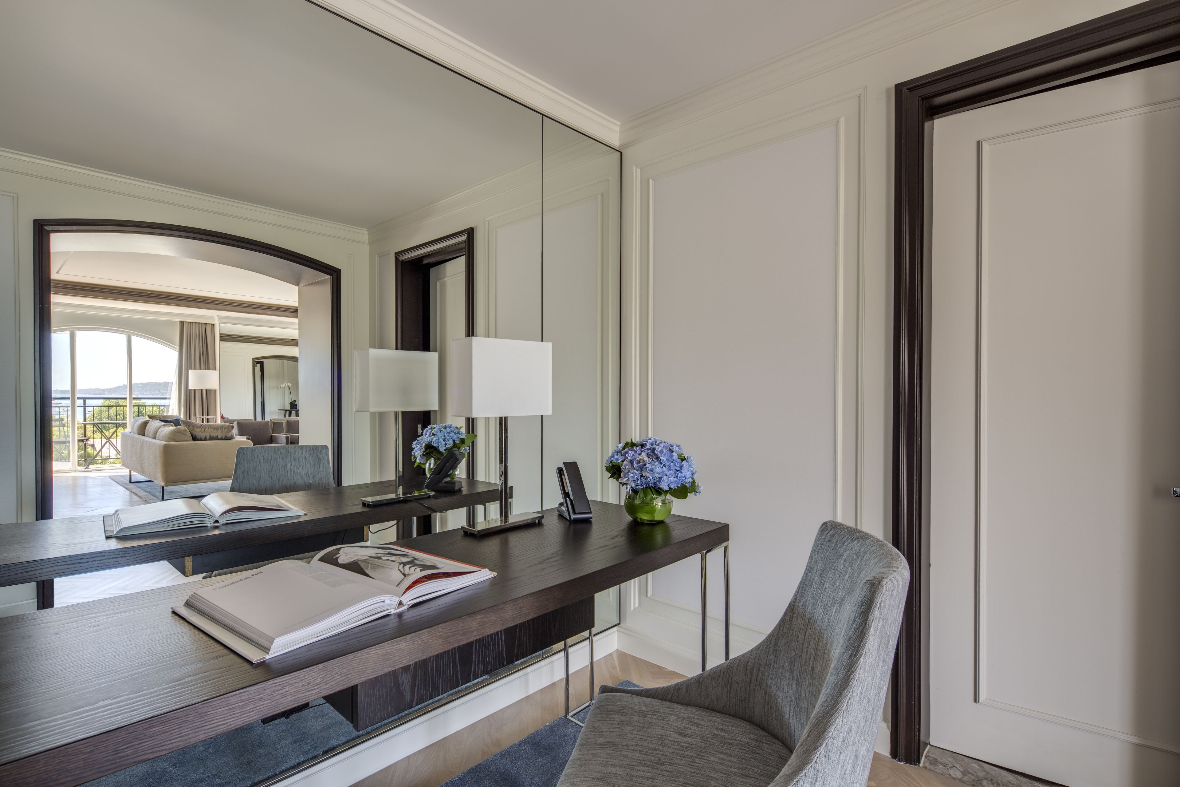 Royal Suite | Egyptian cotton sheets, premium bedding, pillowtop beds, minibar