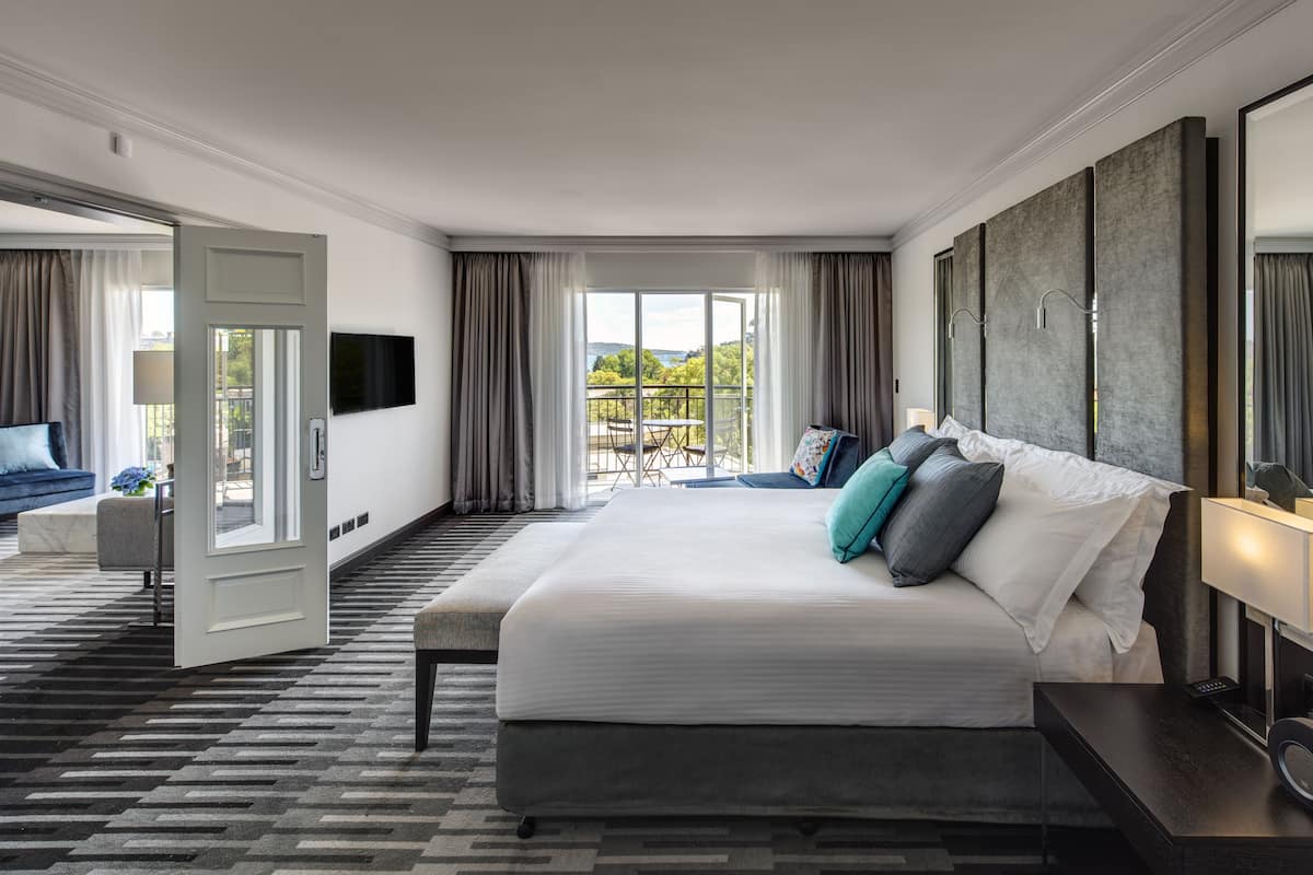 1 bedroom, egyptian cotton sheets, premium bedding, pillow-top beds