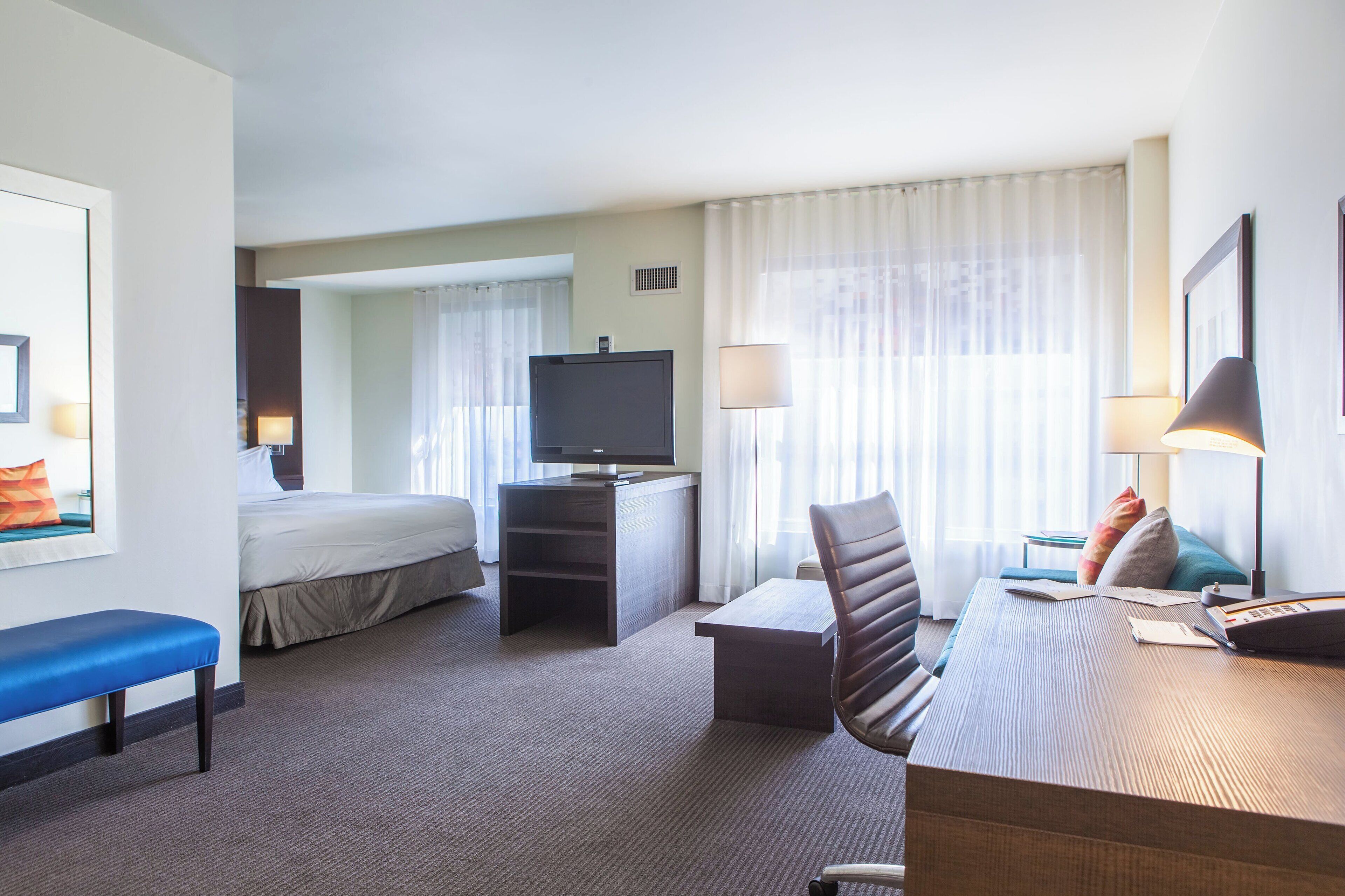 suite, 1 king bed, non smoking | premium bedding, pillow-top beds, in-room safe, desk
