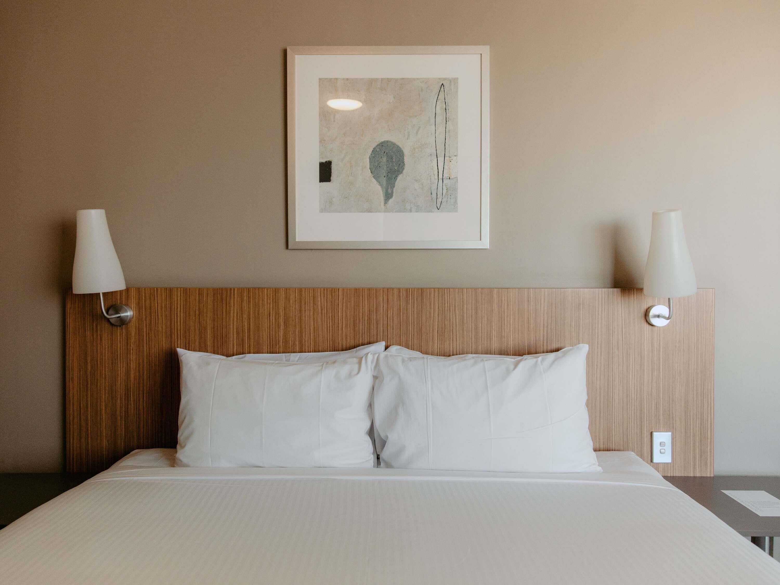 Suite junior, 1 cama King size | Caja de seguridad en la habitación, muebles diferentes y escritorio 