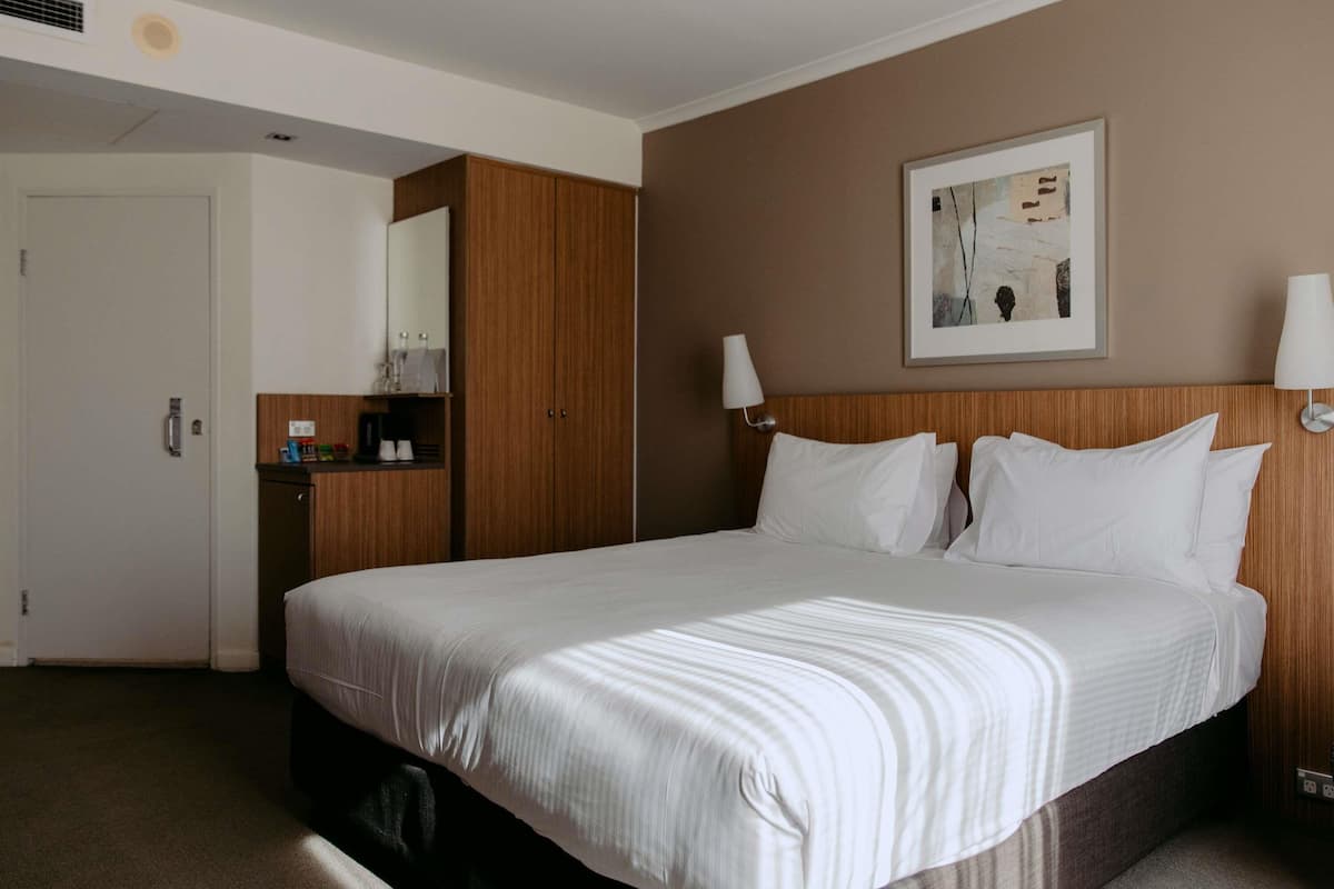 Classic Room, 1 King Bed, Accessible | In-room safe, individually furnished, desk, laptop workspace