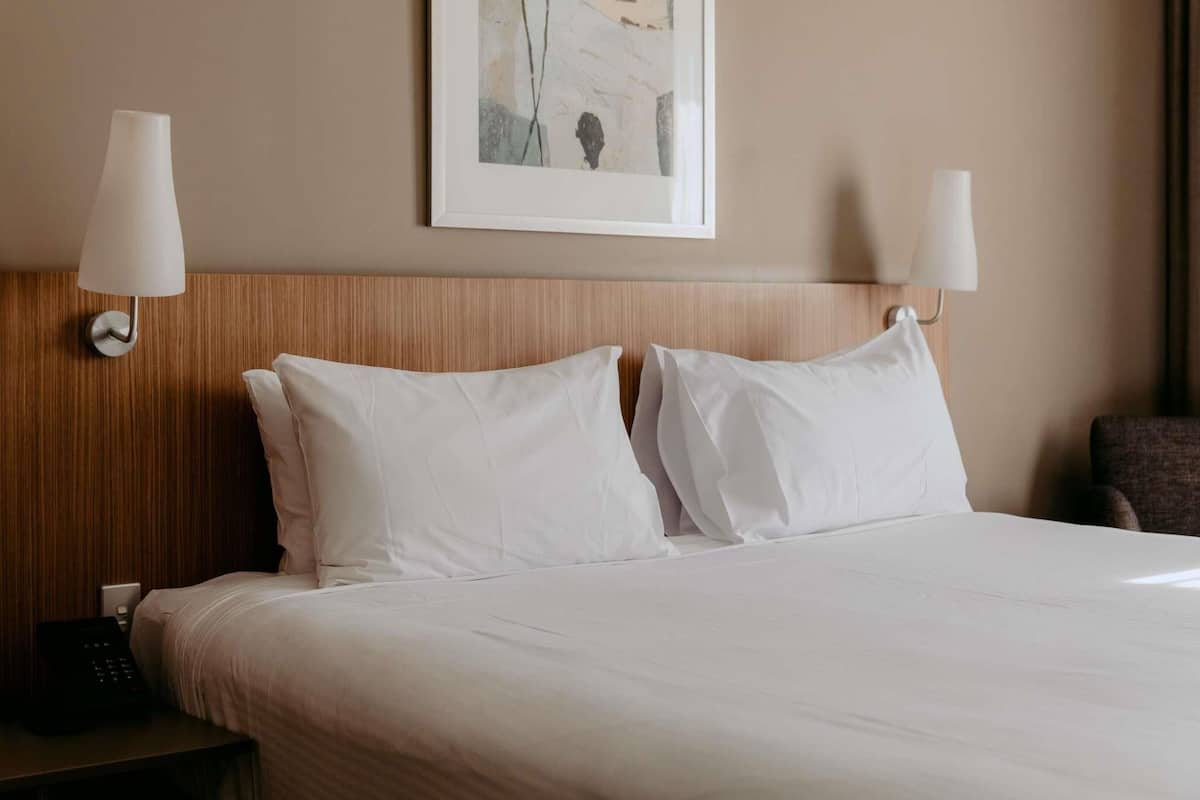 Classic Room, 1 King Bed | In-room safe, individually furnished, desk, laptop workspace