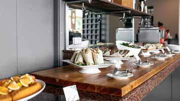 Café da manhã, almoço e jantar