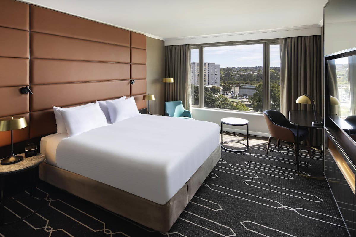 Superior King Room | In-room safe, desk, laptop workspace, blackout drapes