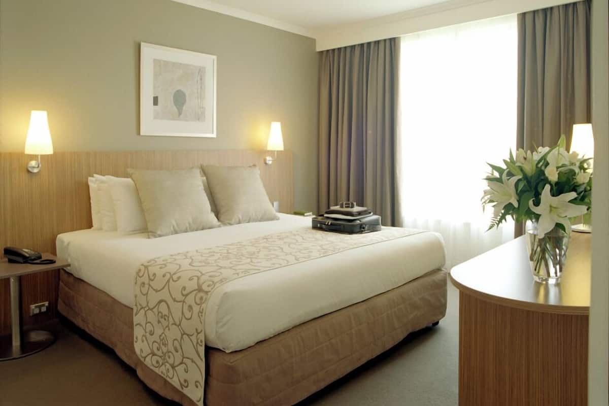 Executive Spa Suite | In-room safe, individually furnished, desk, laptop workspace