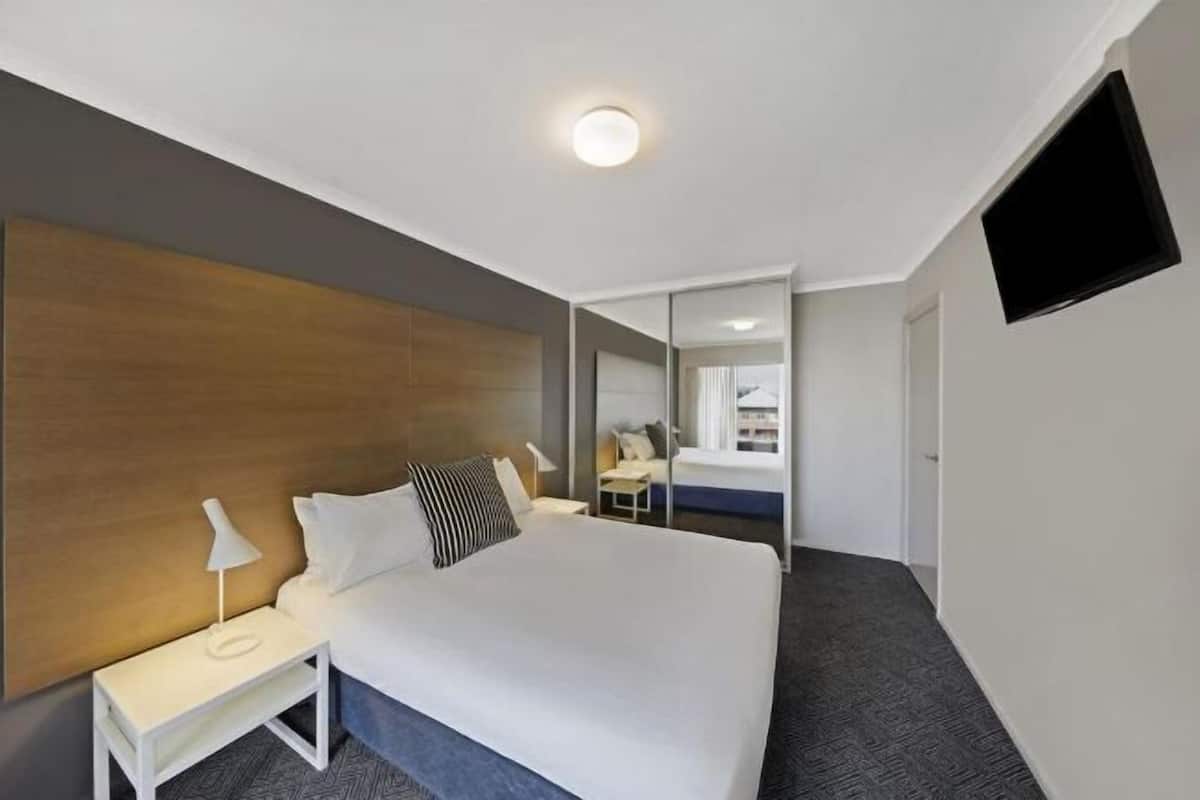 1 bedroom, pillow-top beds, in-room safe, desk