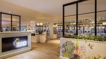 Daily full breakfast (AUD 42 per person)