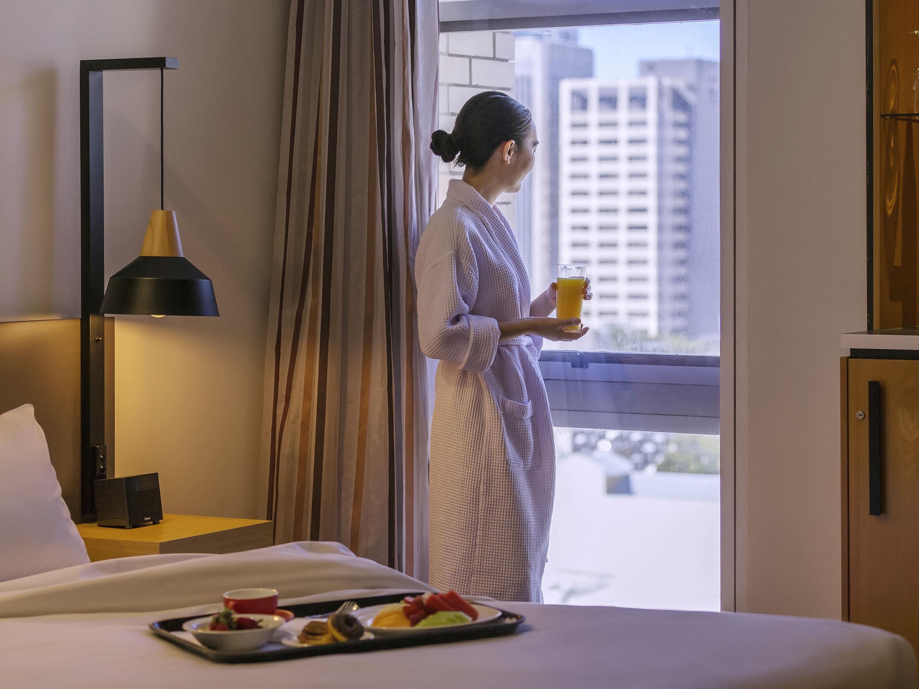 Caja de seguridad en la habitación, escritorio y cortinas blackout 