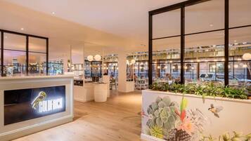 Breakfast, lunch and dinner served