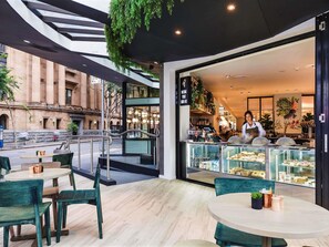 Breakfast, lunch and dinner served - Mercure Brisbane King George Square (Brisbane)
