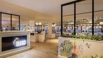 Komplett frokost hver dag (AUD 42 per person)