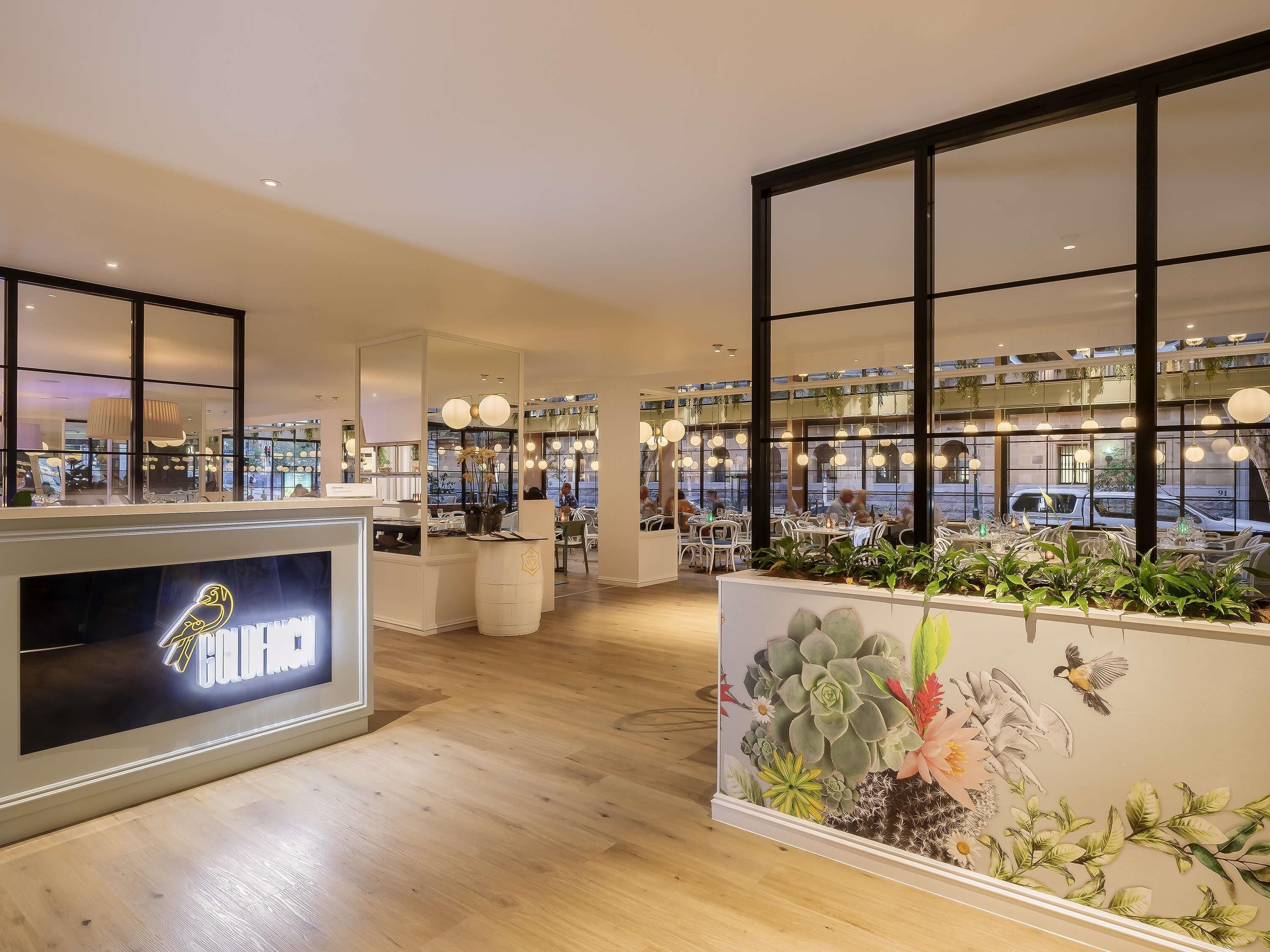 Päivittäinen täysi aamiainen (42 AUD per henkilö)