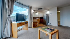 標準公寓, 1 間臥室 | 客廳 | 電視