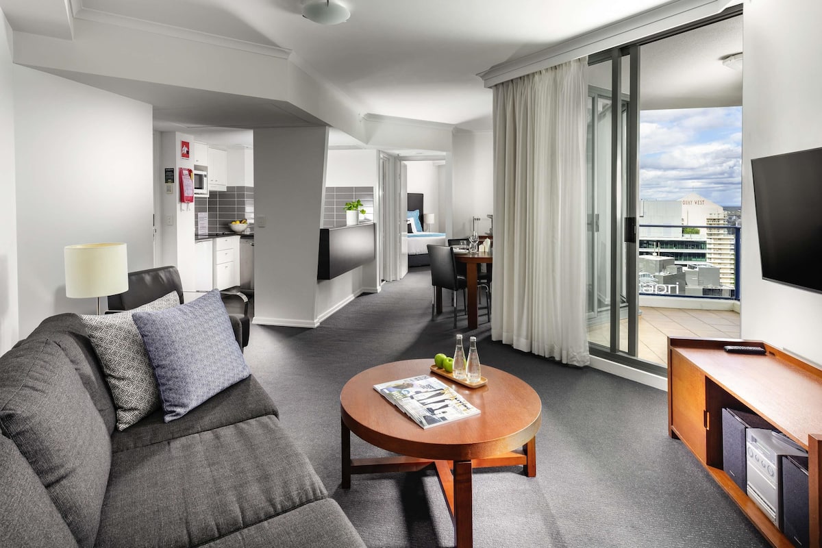 Minibar, desk, laptop workspace, blackout curtains