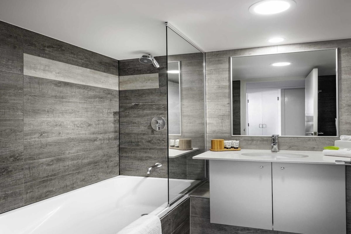 Premium Studio, 1 Double Bed | Minibar, desk, laptop workspace, blackout drapes