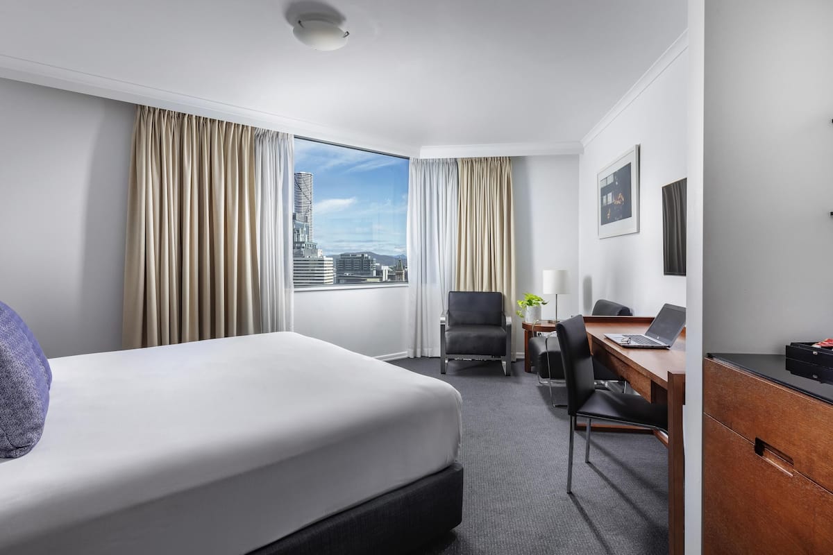 Premium Studio, 1 Double Bed | Minibar, desk, laptop workspace, blackout curtains