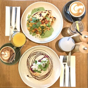 Daily cooked-to-order breakfast (AUD 34 per person)