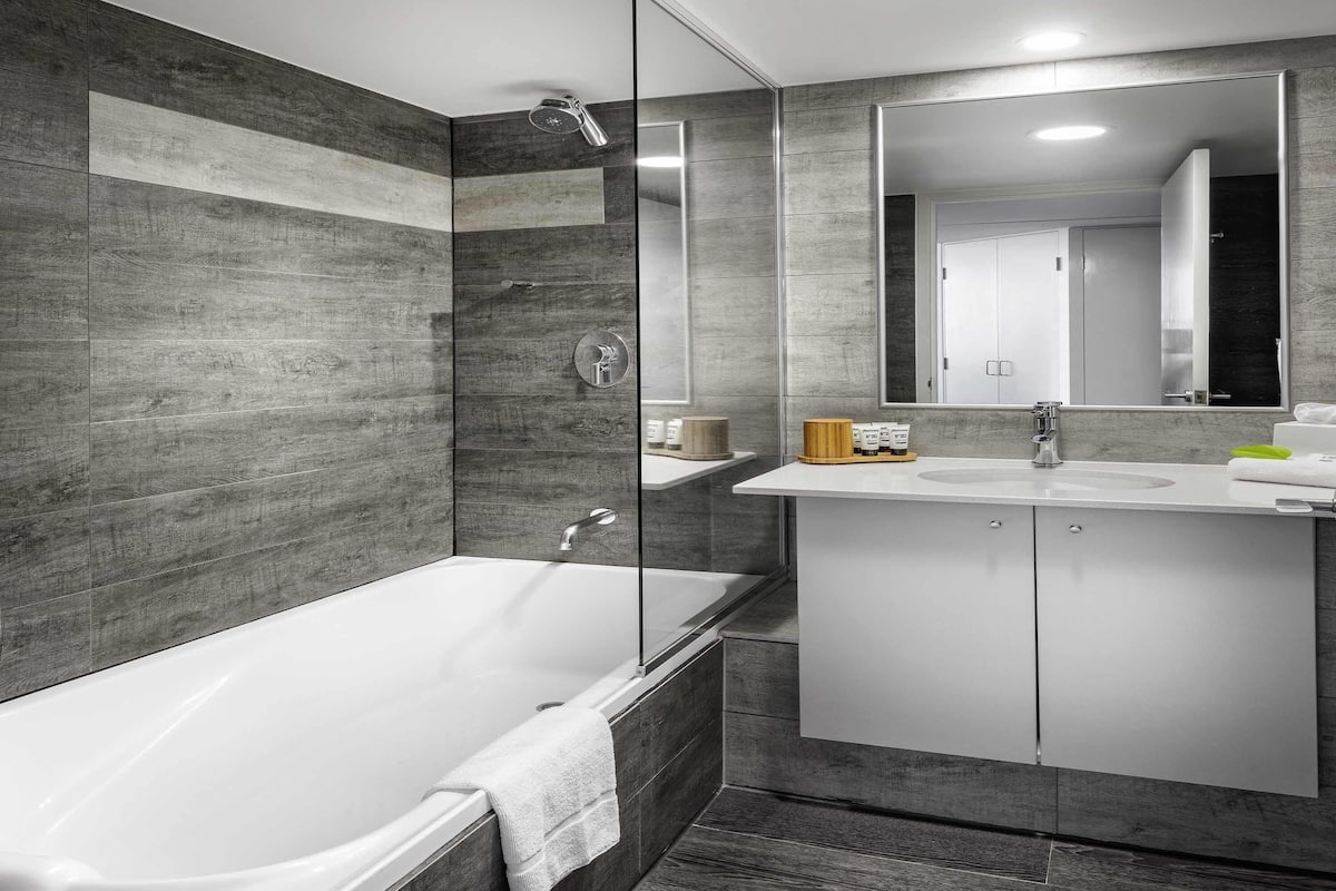 Premium-Studio, 1 Doppelbett | Minibar, Schreibtisch, laptopgeeigneter Arbeitsplatz