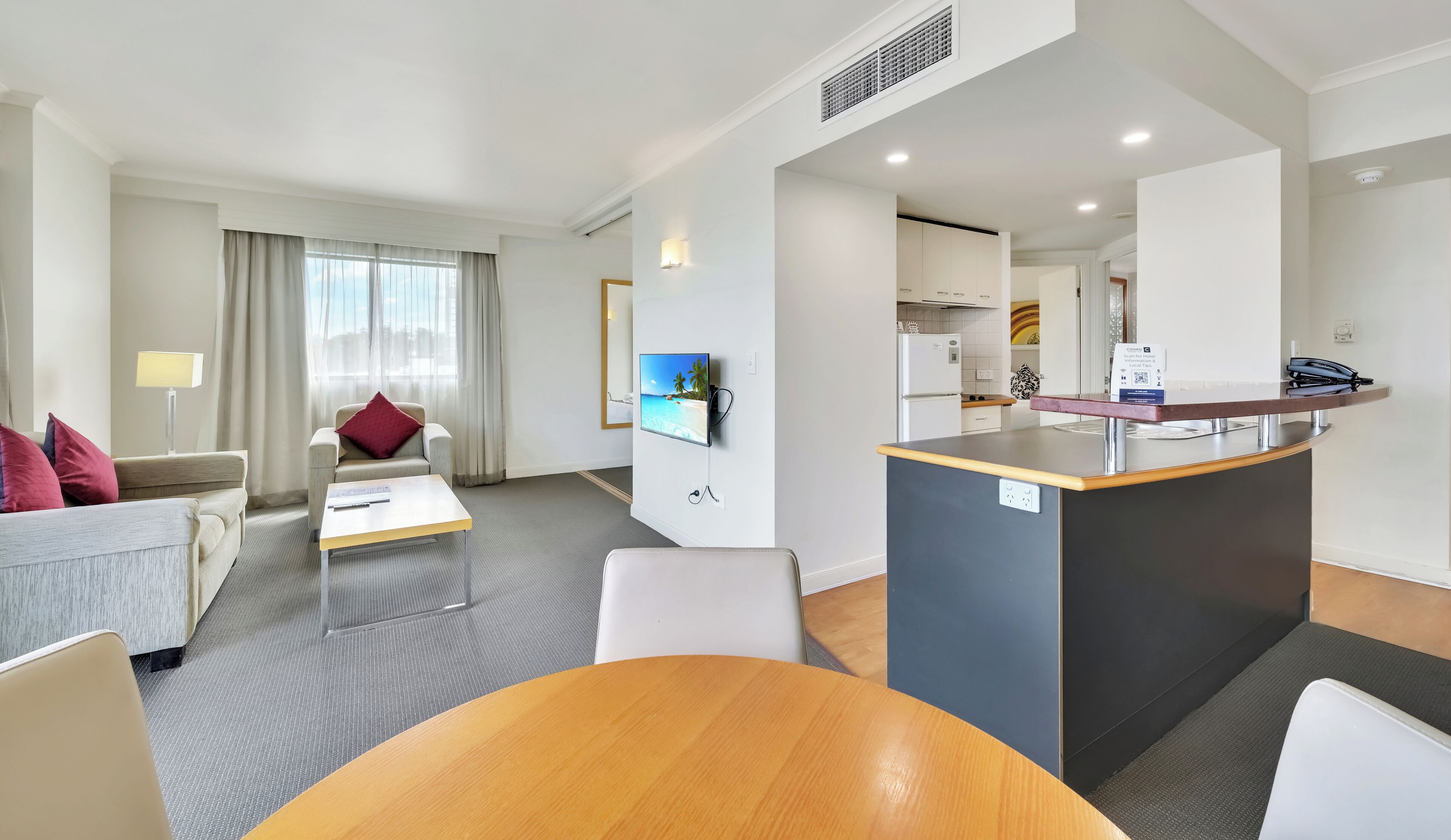 تجهيزات عازلة للصوت ومكواة/لوح كي وواي فاي مجانًا وملاءات أسرّة