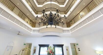 Cosmo Apartment Hotel