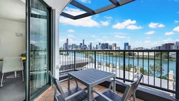 Executive Apartment, 1 King Bed | Balcony