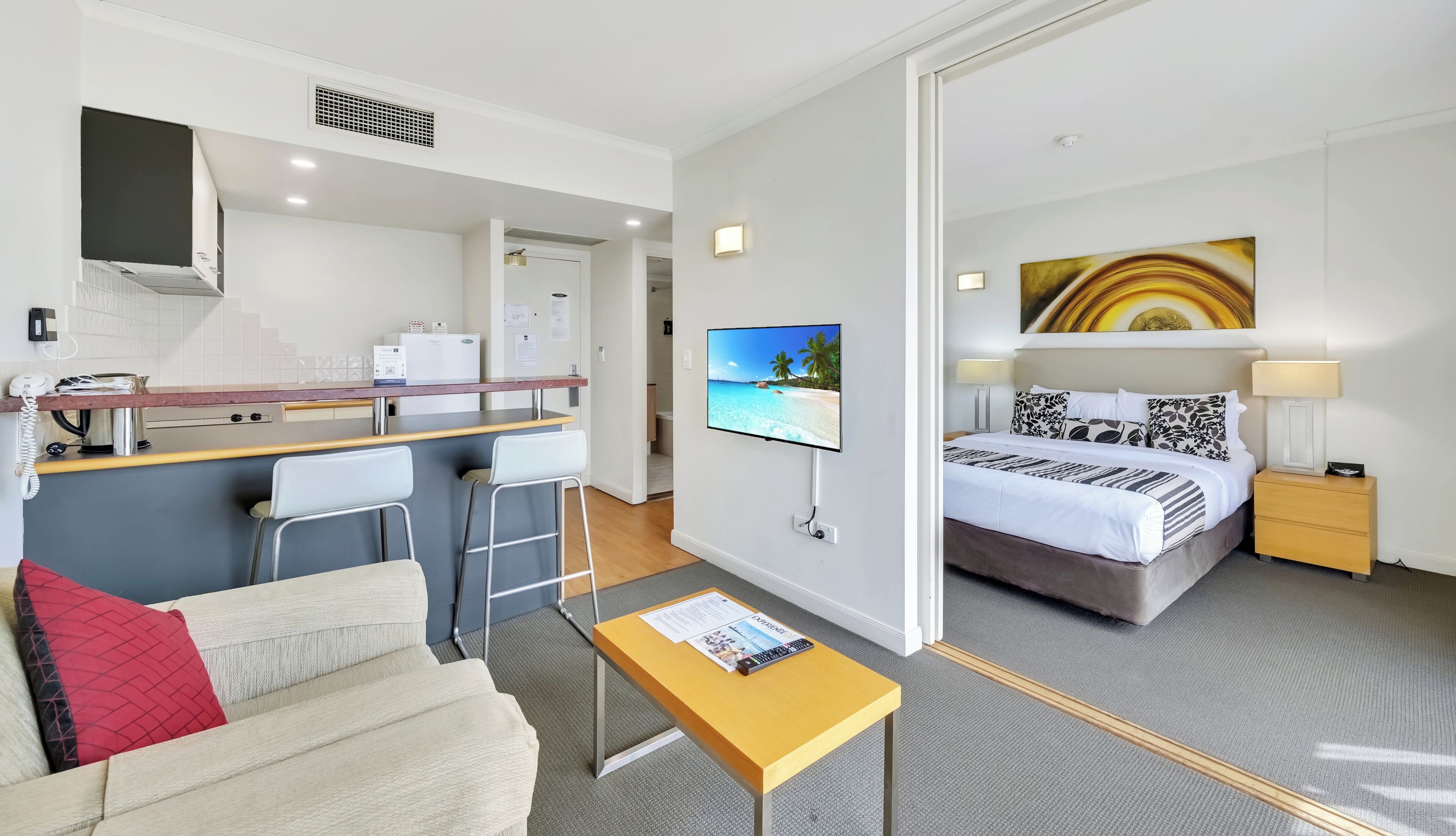 تجهيزات عازلة للصوت ومكواة/لوح كي وواي فاي مجانًا وملاءات أسرّة