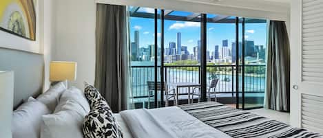 Executive Apartment, 1 King Bed | Soundproofing, iron/ironing board, free WiFi, bed sheets