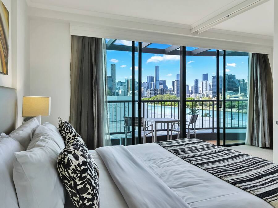 Apartamento ejecutivo, 1 cama de matrimonio grande | Sistema de insonorización, tabla de planchar con plancha, wifi gratis