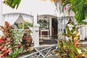 Couples treatment room(s), hot tub, body treatments, aromatherapy